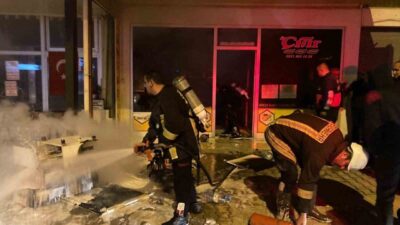 Kadirli ilçesinde iş yerinde çıkan yangın, itfaiye ekipleri tarafından kısa