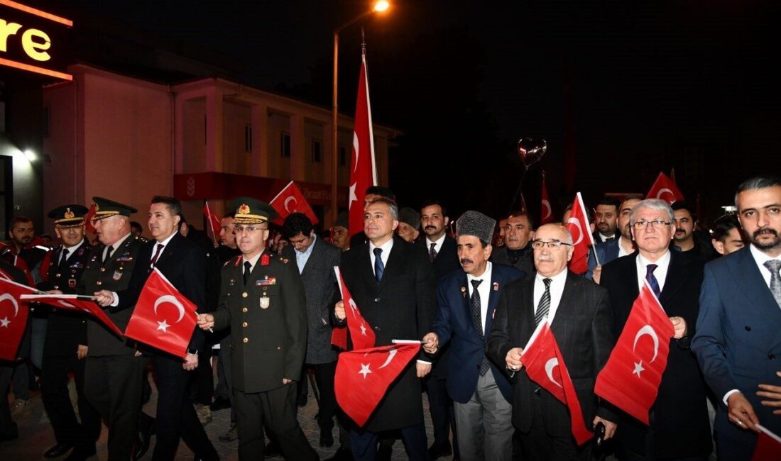 Osmaniye’de düzenlenen fener alayı coşkuyla kutlandı. Osmaniye'nin düşman işgalinden kurtuluşunun