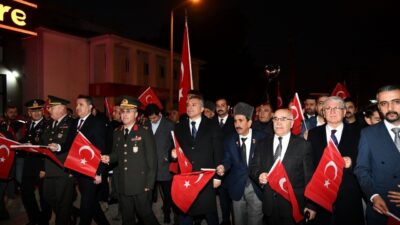 Osmaniye'nin düşman işgalinden kurtuluşunun 103. yılı kutlamaları kapsamında fener alayı