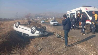 Çermik ilçesinde meydana gelen trafik kazasında dede ve torun yaralandı.