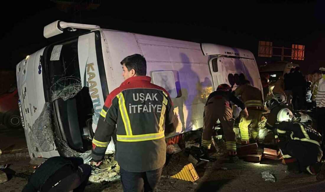 Uşak'ta otomobil ile işçi servisi çarpıştı, 28 kişi yaralandı. Olay