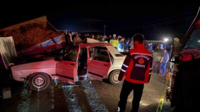 Diyarbakır'ın Ergani ilçesinde meydana gelen trafik kazasında park halindeki römorka