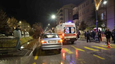 Nevşehir'de yaya geçidinde otomobilin çarptığı 2 kişi yaralandı. Kaza sonrası