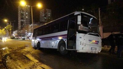 Adana'da içme suyu patlaması sonucu özel halk otobüsü çukura düştü.