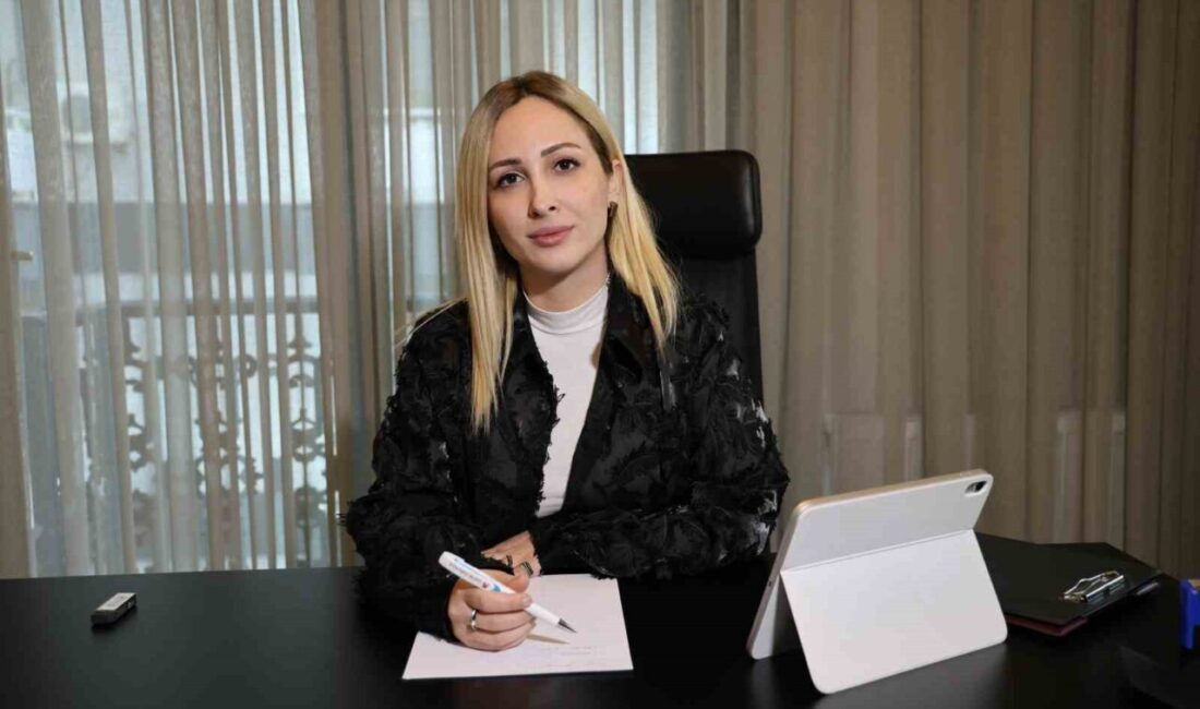 Psikolog Hande Nacar Baş, sosyal medyada yaygınlaşan 'Selfitis' takıntısının özellikle