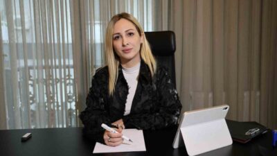 Psikolog Hande Nacar Baş, sosyal medyada yaygınlaşan 'Selfitis' takıntısının özellikle