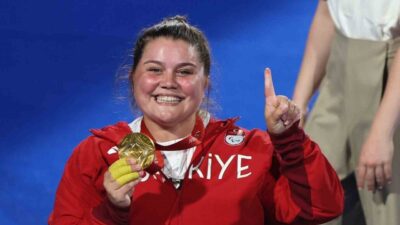 Öznur Cüre Girdi, Paris 2024 Paralimpik Oyunları'nda altın madalya kazandı