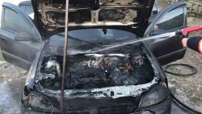 Sakarya'nın Kaynarca ilçesindeki Taşoluk Mahallesi'nde İ.C.'ye ait park halindeki Opel