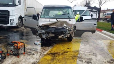 İnegöl'de park halindeki tıra çarpan minibüs kazasında Emre A., Muhammed