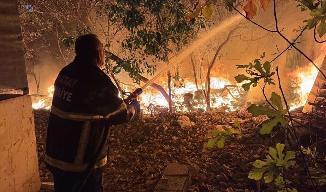 Payas’ta çıkan bahçe yangınını itfaiye söndürdü Payas'ın Yıldırım Beyazıt Mahallesi'nde