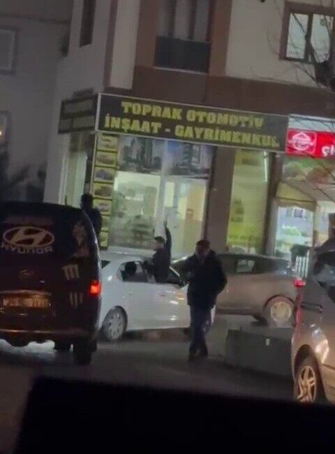 Pendik'te araçtan silahla ateş eden İ.K.J. yakalandı. Şahıs, genel güvenliği