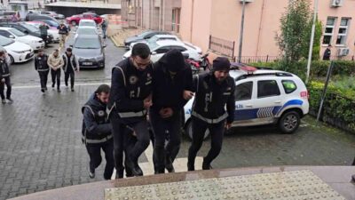 Zonguldak'ta tefecilik suçlamasıyla adliyeye sevk edilen 3 şüpheliden 1'i tutuklandı.