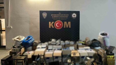 Afyonkarahisar'da gerçekleştirilen operasyonda 5 sigara doldurma makinesi ve 90 bin