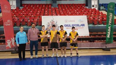 Düzce'de düzenlenen okul sporları masa tenisi gençler müsabakalarında erkeklerde Koca