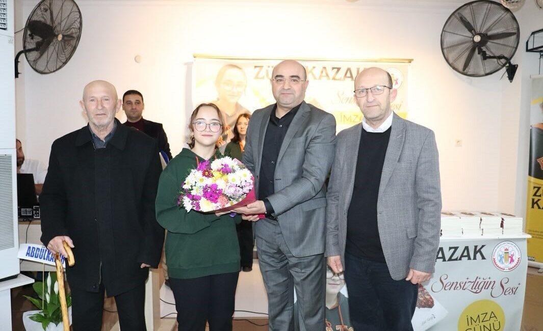 Zülal Kazak, Ressam Abdullah Taktak Ortaokulu'ndan mezun olduktan sonra ilk