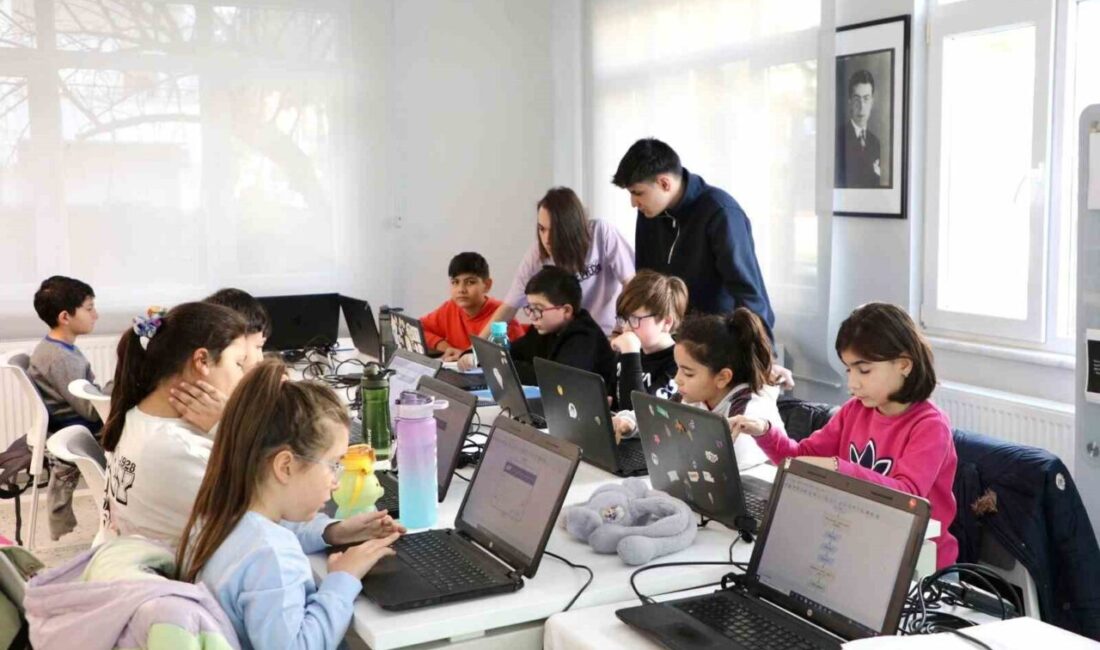Mudanya Belediyesi tarafından düzenlenen Robotik Kodlama Atölyeleri, çocuklara geleceğin dilini