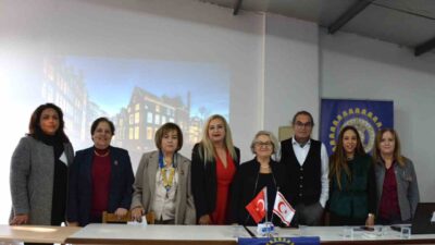 Yakın Doğu Üniversitesi Hastanesi doktorları, Sedat Simavi Meslek Lisesi'nde ergenlik
