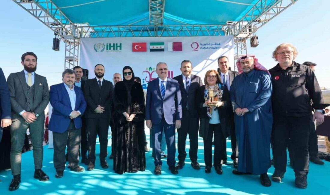 Gaziantep Büyükşehir Belediye Başkanı Fatma Şahin, Suriye'nin Azez kentindeki Umut