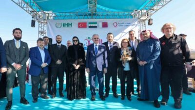 Gaziantep Büyükşehir Belediye Başkanı Fatma Şahin, Suriye'nin Azez kentindeki Umut