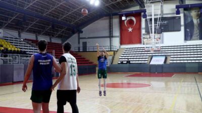 Sakarya Büyükşehir Belediyesi Basketbol Takımı, galibiyet serisini sürdürmek için Konya