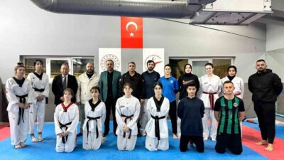 Sakarya Büyükşehir Spor Kulübü, kick boks ve taekwondo branşlarında 21