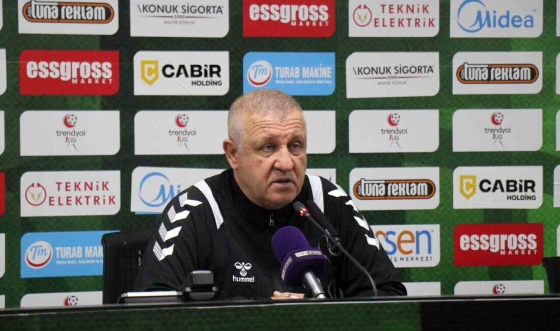 Sakaryaspor-Manisa FK maçında Manisa FK galip geldi. Teknik direktör Hakan