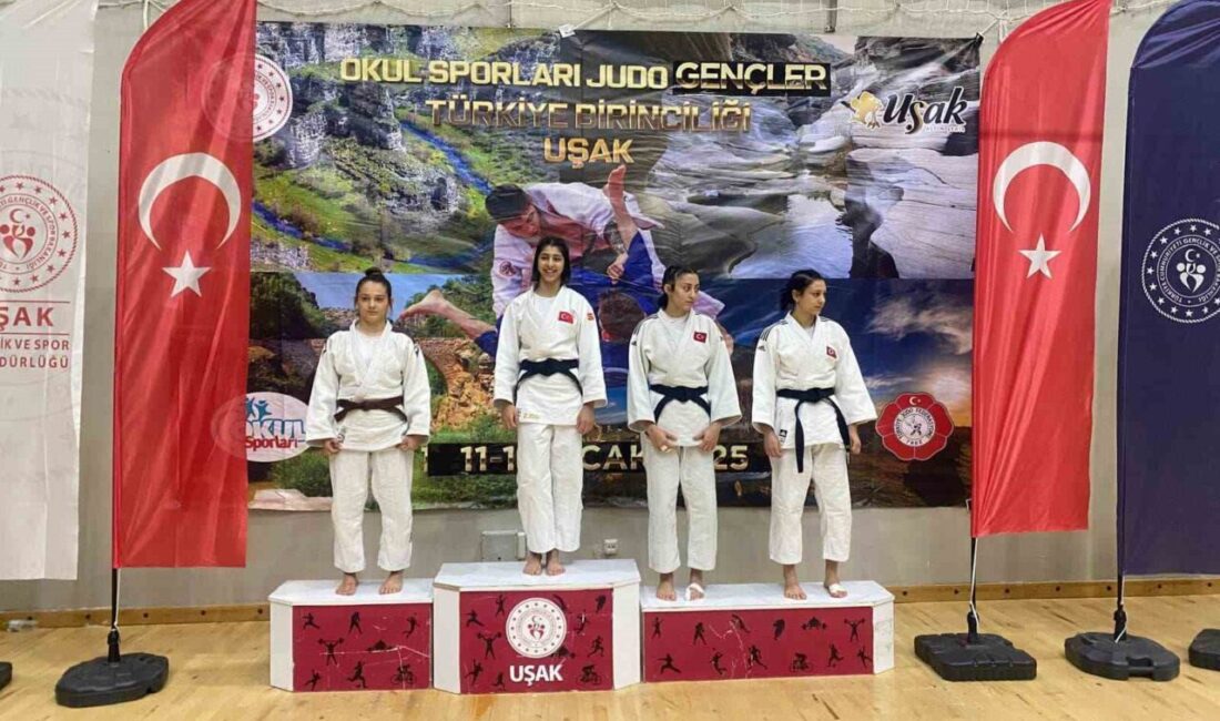 Uşak'ta düzenlenen Okul Sporları Gençler Judo Türkiye Şampiyonası'nda Salihli Belediyespor