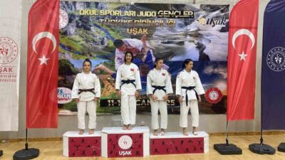 Uşak'ta düzenlenen Okul Sporları Gençler Judo Türkiye Şampiyonası'nda Salihli Belediyespor