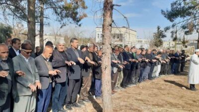 Adıyaman’ın Samsat ilçesinde kuraklık nedeniyle Cuma namazı çıkışında yağmur duası