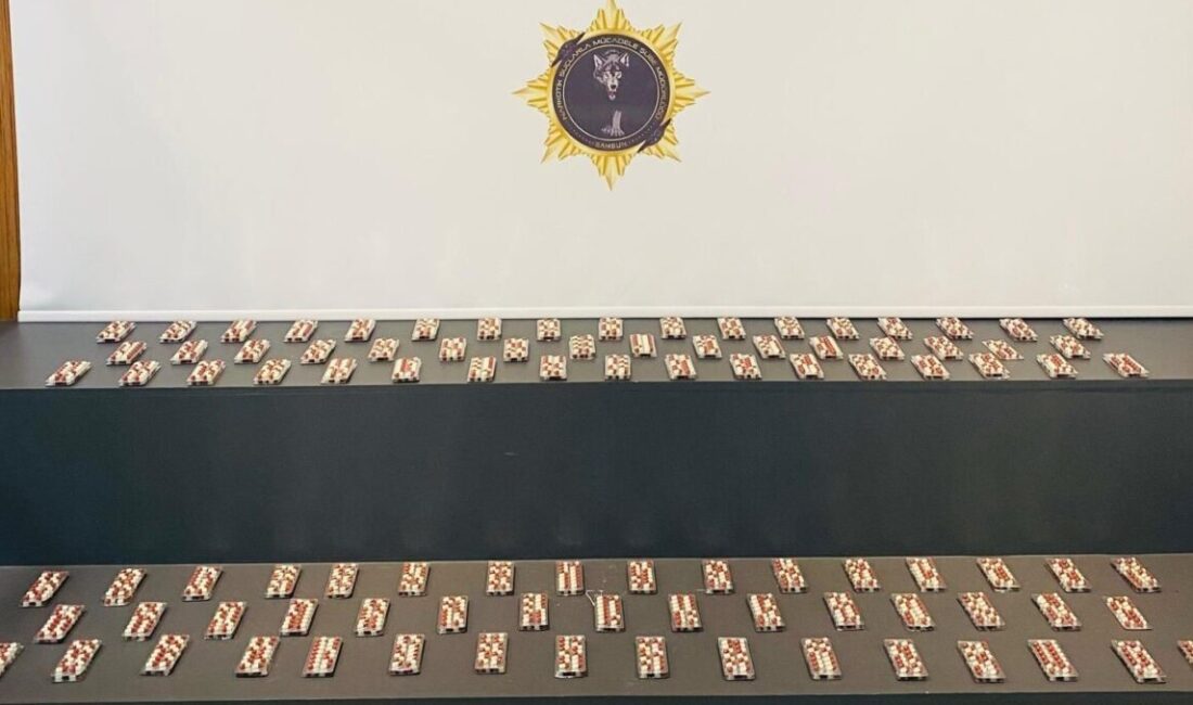 Samsun’da 2 bin 400 adet sentetik ecza ele geçirildi Samsun'da polis, H.G.'nin ikametinde