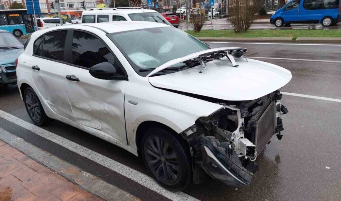 Samsun’da 3 araçlı zincirleme kazası Samsun'da İstasyon Mahallesi'nde meydana