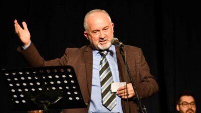 Eskişehirli sanatçı İsmail Gül'ün bestelerinin seslendirildiği konserde Eskişehir Valisi Hüseyin