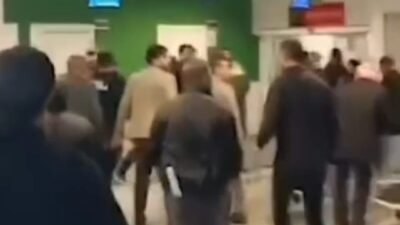 Hastane acil servisinde çıkan bıçaklı kavgada 5 kişi yaralandı. Dehşet