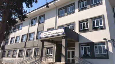 Manisa'nın Sarıgöl ilçesinde, depreme dayanıksız oldukları için yeniden yapılan iki