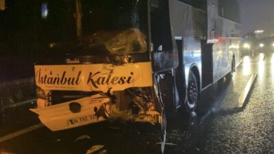Sarıyer Kuzey Marmara Otoyolu'nda meydana gelen kaza sonucunda araçtan inen