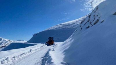 Sason ilçesinde geçen hafta kar yağışı nedeniyle kapanan Bayramlar, Sarıyayla,