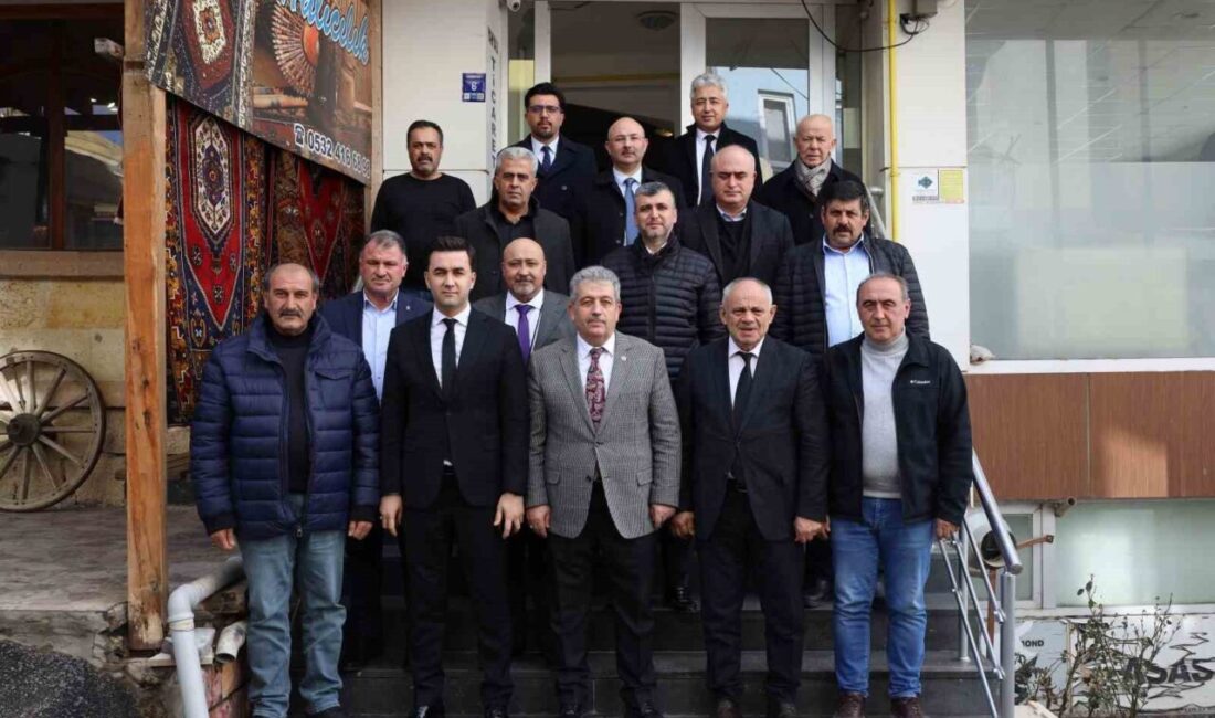 Yahyalı Ticaret Odası'nda gerçekleşen toplantıda, milletvekili Bayar Özsoy eğitimin önemine