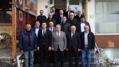 Yahyalı Ticaret Odası'nda gerçekleşen toplantıda, milletvekili Bayar Özsoy eğitimin önemine