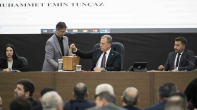 Mersin Büyükşehir Belediye Başkanı Vahap Seçer, Mersin'in önemine vurgu yaparak