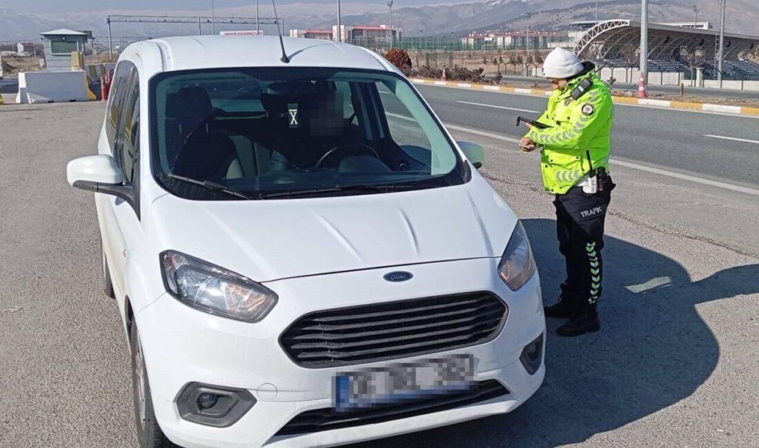 Erzincan'da İl Emniyet Müdürlüğü, sömestr tatili dönüşünde şehirlerarası yolları güvenli