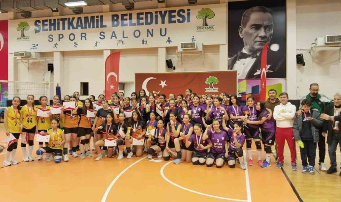 Şehitkamil’de yıldız kızlar voleybol turnuvası sona erdi Şehitkamil Belediyesi'nin ev sahipliğinde
