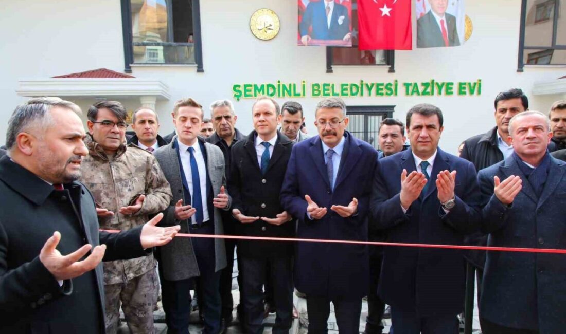 Hakkari'nin Şemdinli ilçesinde Vali Ali Çelik, yeni yapılan Taziye Evi'nin