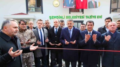 Hakkari'nin Şemdinli ilçesinde Vali Ali Çelik, yeni yapılan Taziye Evi'nin