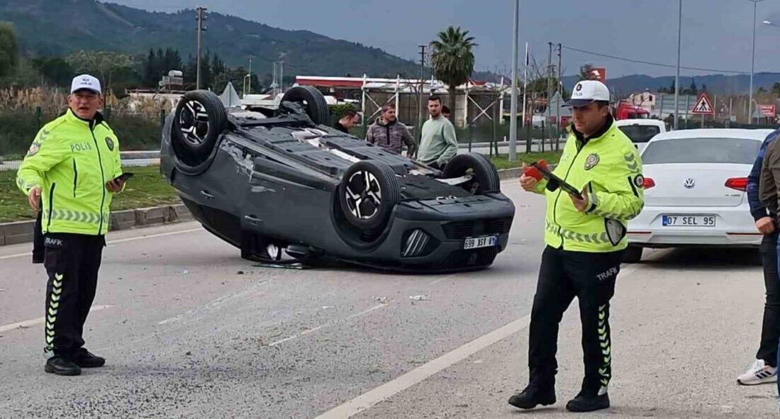 Seydikemer ilçesinde iki aracın birbirini sıkıştırması sonucu meydana gelen trafik