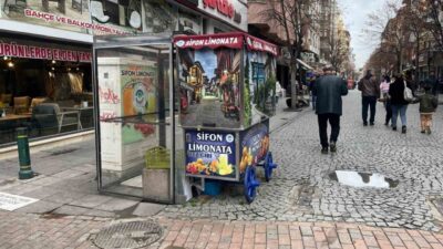 Eskişehir'deki seyyar esnaf, soğuk hava nedeniyle kepenk kapatıyor. Kötü hava