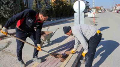 Meram Belediye Başkanı Mustafa Kavuş, mevsim normallerinin üstünde seyreden sıcak
