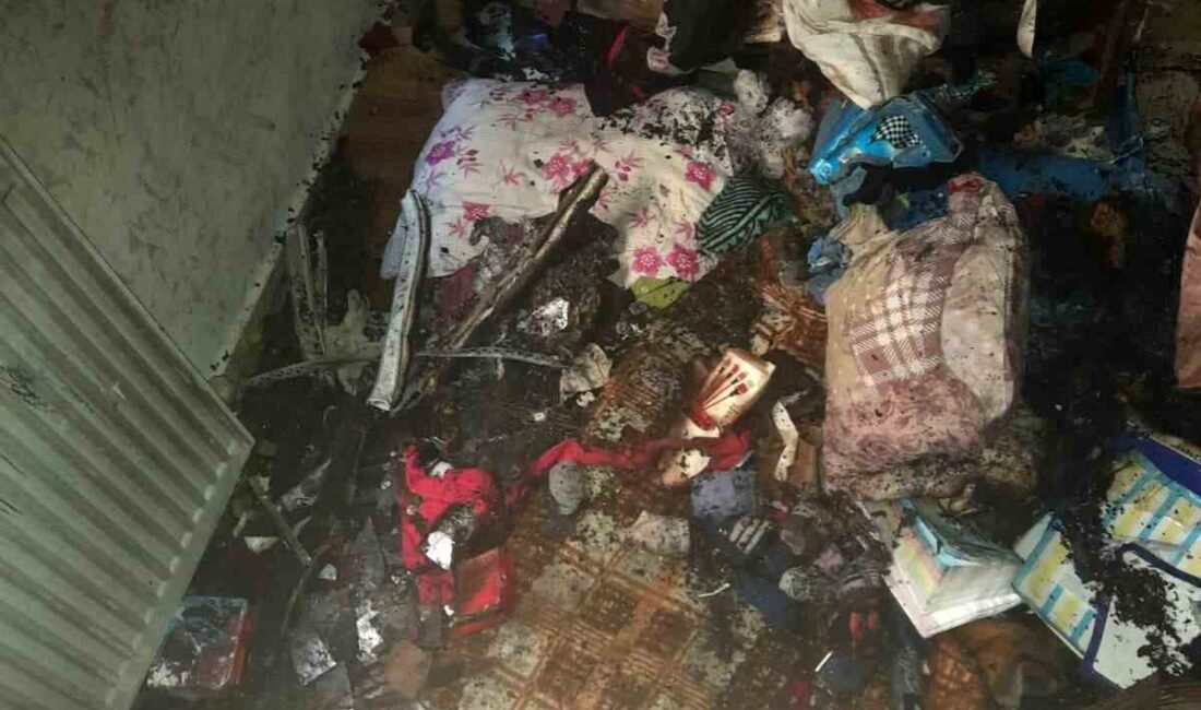 Siirt’te alevler bir evi kül etti Siirt'te Kooperatif Mahallesi'ndeki Çelik