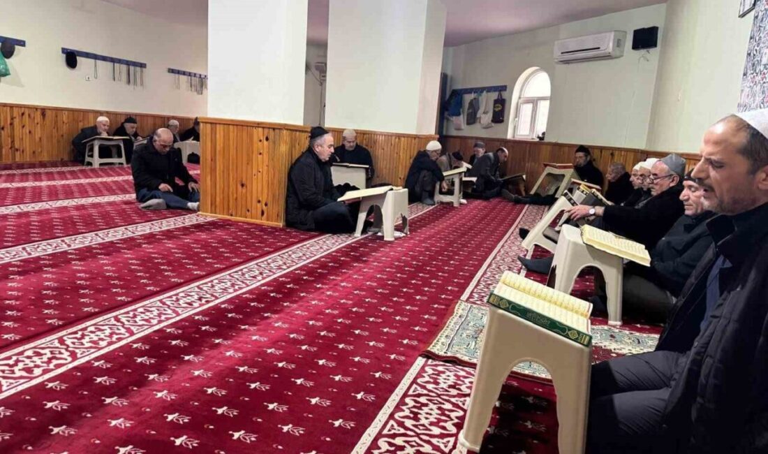 Siirt’te üç aylar boyunca hatim geleneği devam ediyor Siirt'teki Abdulkerim Kuzu Kadir