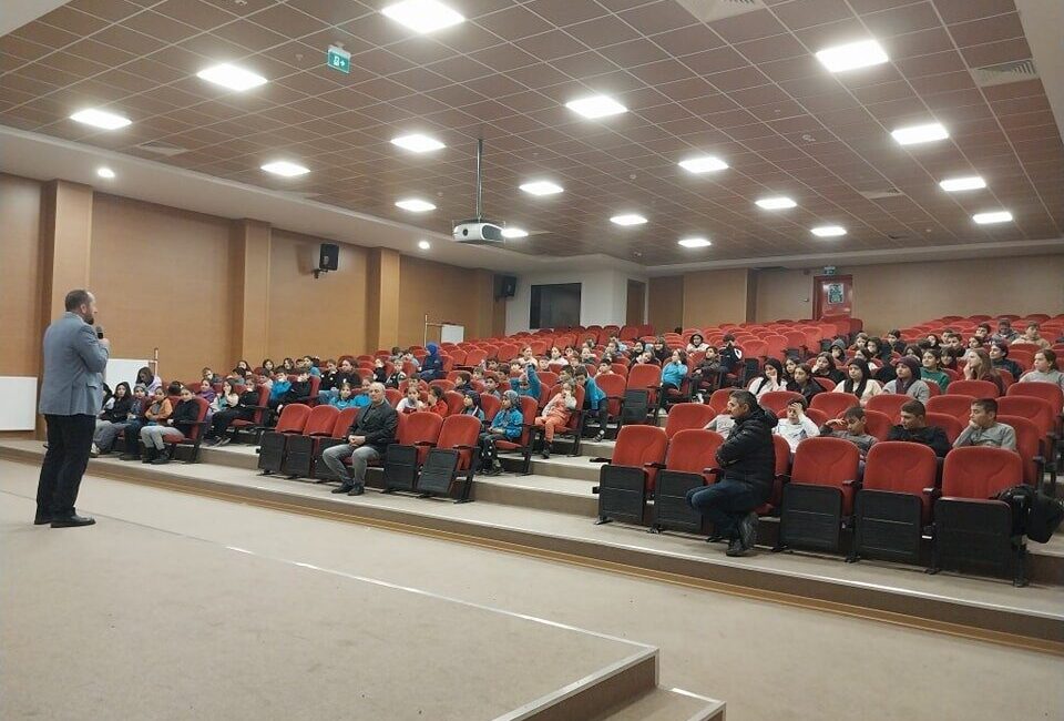 Simav İlçe Müftüsü Hasan Serçe’den öğrencilere seminer Hasan Serçe, Simav İlçe