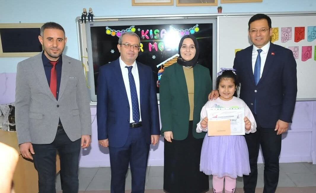 Sındırgı'da 2024-2025 eğitim öğretim yılının birinci dönemi sona erdi. Öğrenciler